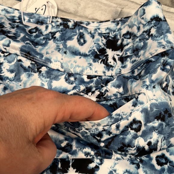 Gymshark blue white floral skort layered front 3 pockets 28 inch waist size 6 - Picture 4 of 14